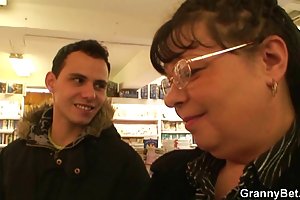 Docent en student, neuken op de tafel