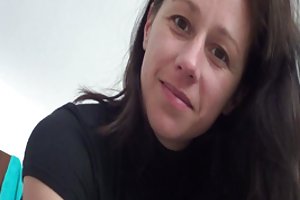 De man voelt onaardse plezier van anale seks met de mulat