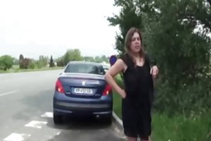 Jonge vrouw aan het vrijen met haar man in de voorkant van de webcam