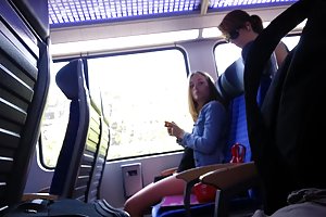Buurman neukt duitse huisvrouw op het aanrecht en cums in de natte kut dames