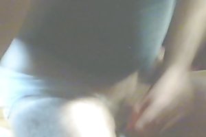 Negentien jaar oude blonde uitkleedt en neukt voor de camera