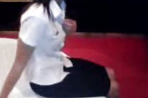 Jonge vriendin maakt haar minnaar een blowjob en ontspannende massage