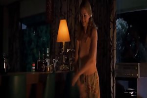 Blonde moeder leert vriend te zuigen pik