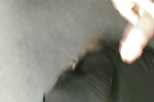 Onbekende kerel maakt de machine en krijgt een blowjob van rondborstige cusotom milfy