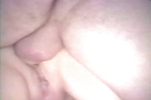 De jongen uit de naburige bungalow kijken naar een mooie meid en neukt haar na een klein geschenk