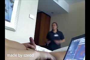 Het jonge paar op het bed