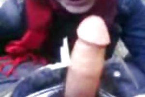 Guy knallende een vrouw in de mond en kut, probeert in te voegen een beetje dieper