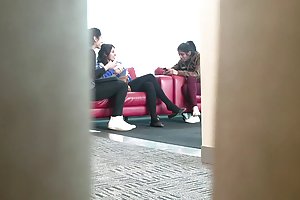 Bi-meisjes neuken terwijl mannen niet thuis