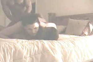 Tieten blonde masturbeert met een rode vibrator