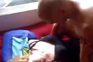 Zwarte buurman neukt de weelderige cutie in anale kont