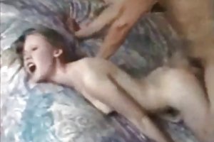 Mollige vrouw aan haar geliefde