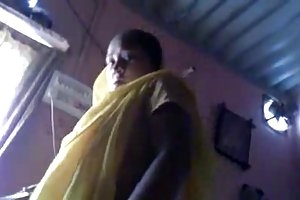 Slanke blonde uitstekende ritten op de penis guy