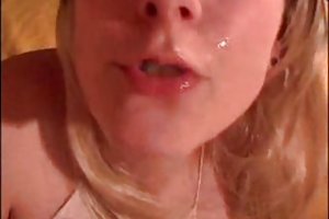 Roodharige babe voldoet aan de wens zwarte vriend