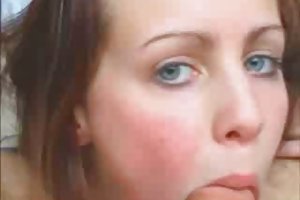De man gelukkig kreunen van de fantastische blowjob vrouw