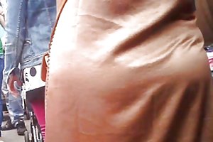 Jongere steekt met mooie skinny vriendin thuis