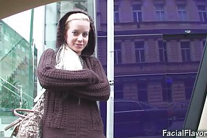 Candee licious blonde doet blowjob de baas bij het solliciteren naar een baan