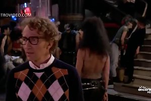 Een paar van het college meisjes krijgt orgasme van lesbische seks nadat klassen